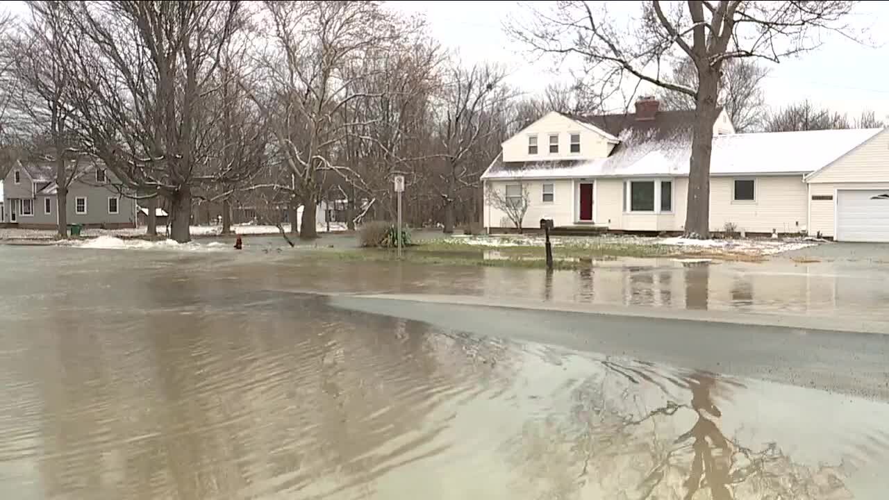 Boil Advisory in place for East Side suburbs after 54-inch water main break closes schools, roads