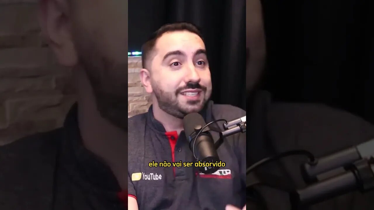 Passar creme nivia no banco de couro do carro - Podcast 3 Irmãos