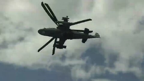 🇷🇺🇺🇦 Russian Ka-52 "Alligator" Attack Helicopters In The Skies Over Donbass