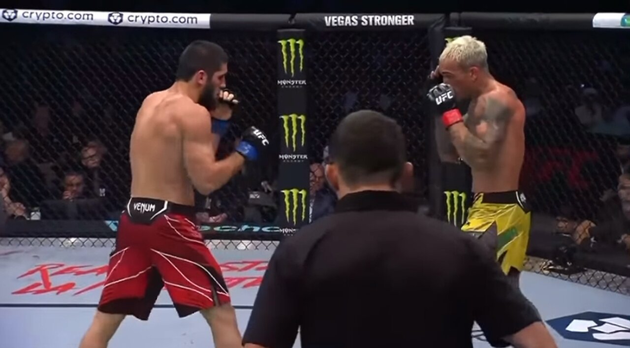 Islam makhachev defeats Charles oliveira