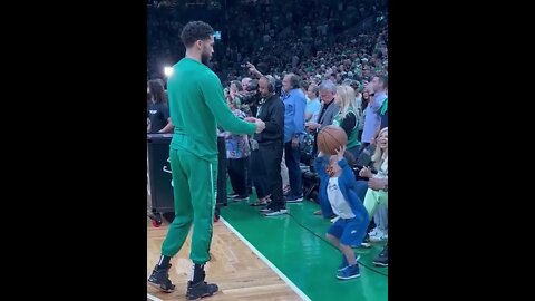 A pre-game slam dunk for Deuce 🙌