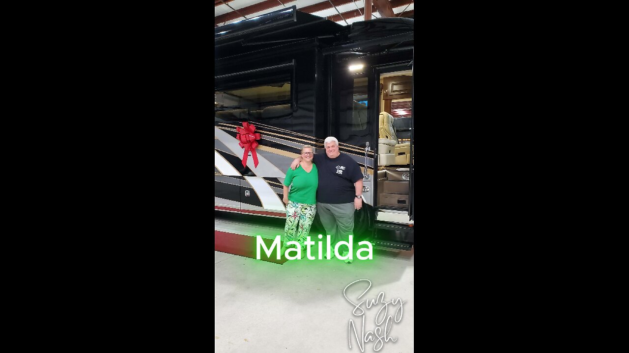 A tour of country singer Suzy Nash's tour bus "Matilda"!