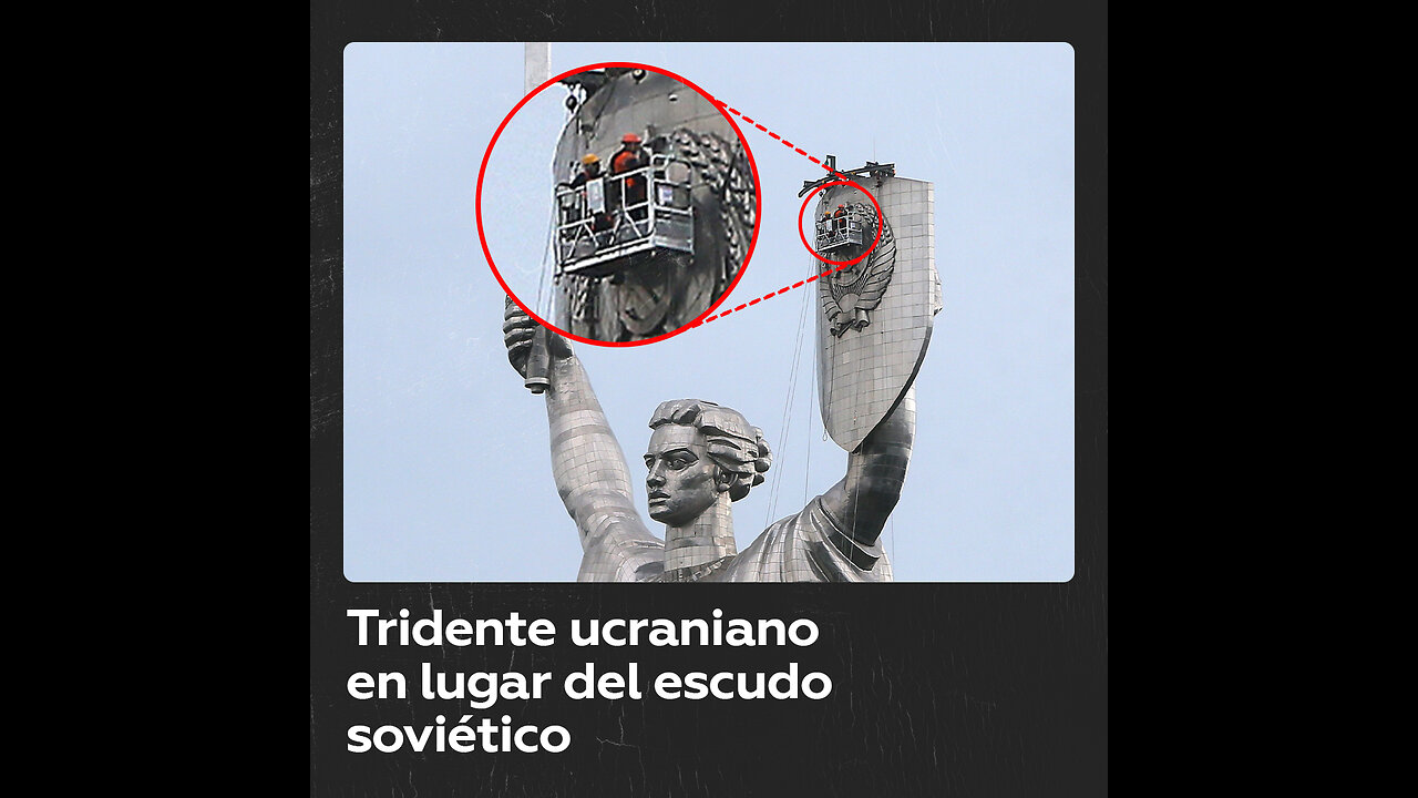Retiran el escudo de la URSS del monumento a la Madre Patria de Kiev