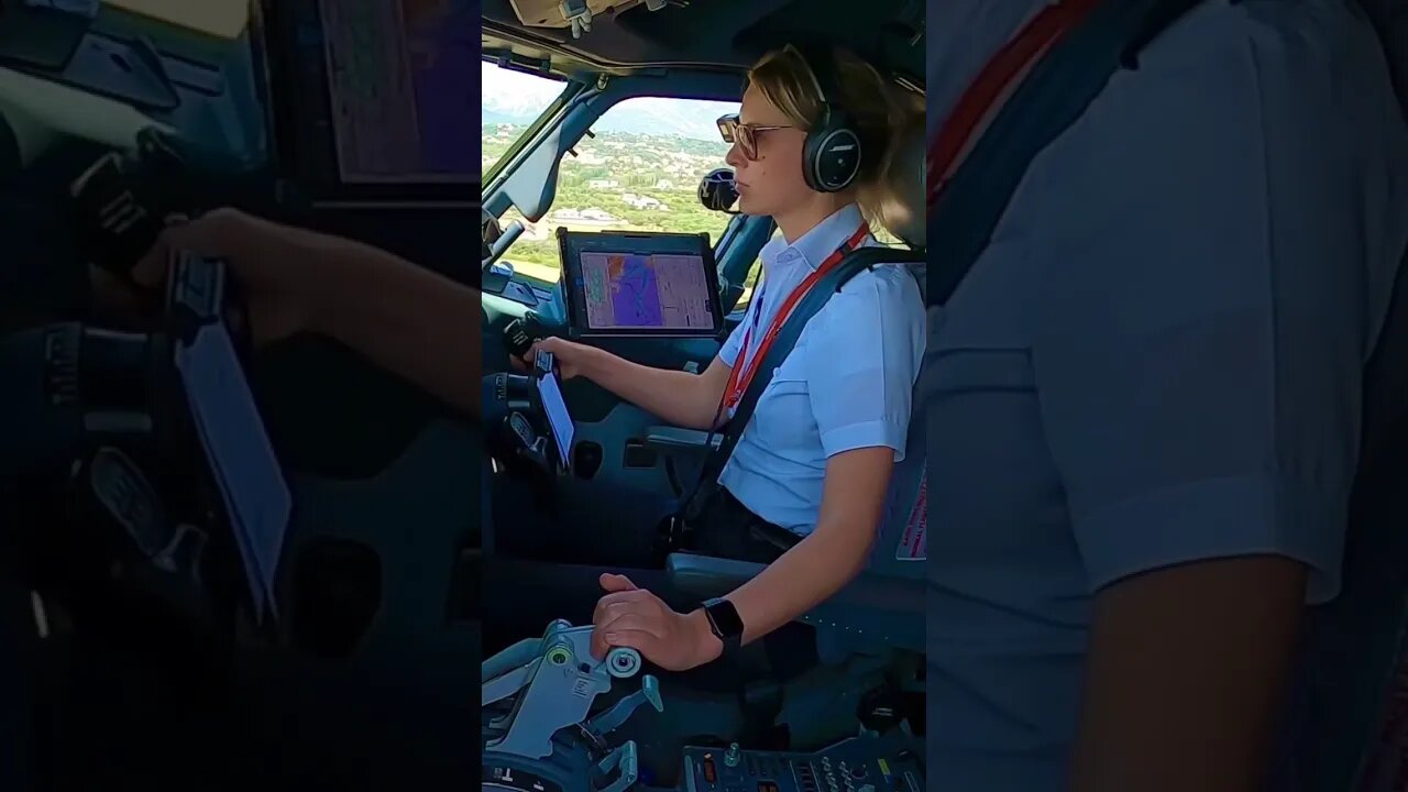 Boeing 737 landing in Greece