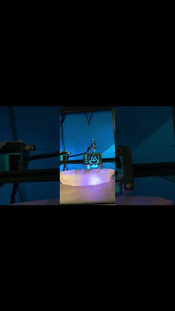 Low poly bowls are pleasing to watch! 😍 🥣 look at that sparkle in the filament!!