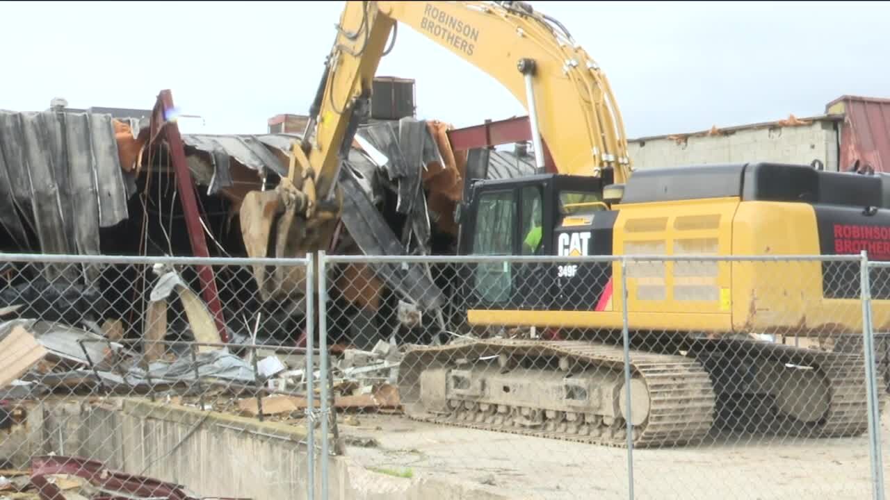 Crews begin demolishing site to make room for new Milwaukee Public Museum building