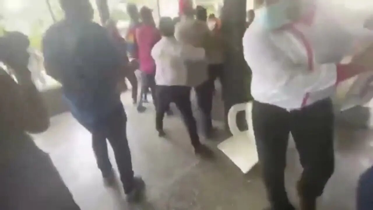 Juan Guaido attacked, thrown out of restaurant by angry crowd of Venezuelans