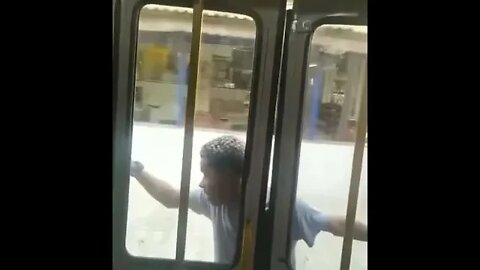 COMO PEGAR CARONA NO RIO DE JANEIRO [ MEME ] [ VIRAL ] RINDO MUITO !!! VAMOS RIR GALERA TOP D+