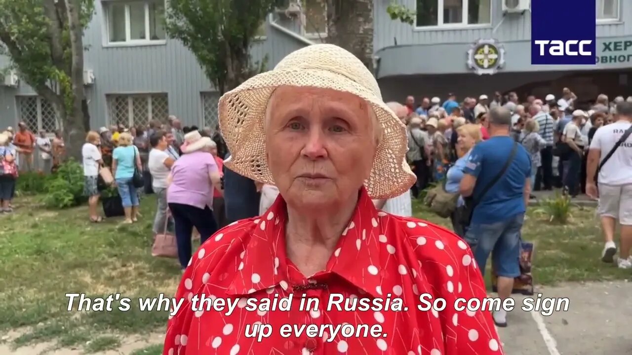 🇷🇺🇺🇦 A Huge Queue In Kherson For Pensions Paid In Rubles - Calls From Kyiv Remained Ignored