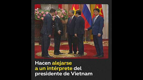 Intérprete del presidente de Vietnam pasa un momento incómodo durante conversación con Putin