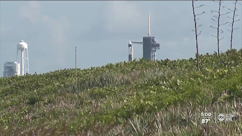 4 civilians to circle Earth on SpaceX's first private flight