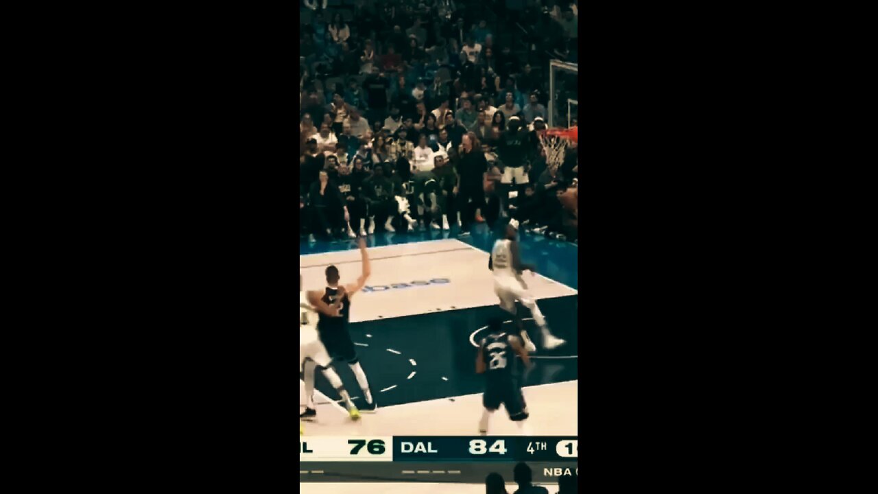 "Spencer Dinwiddie Poster Dunk on Giannis Antetokounmpo 🔥"