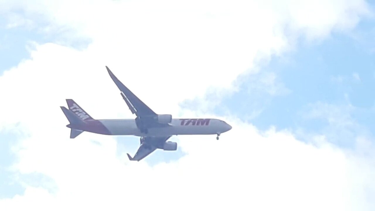 Boeing 767-300ER PT-MSS na final antes de pousar em Fortaleza vindo de Guarulhos