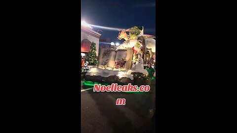 Live at Universal Studios Orlando Macy's Day Thanksgiving day Parade but we m8ssing 2 of 4 kids