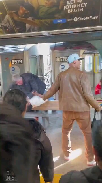 NYC: Brave New York Man subdues violent intoxicated man until police arrive.