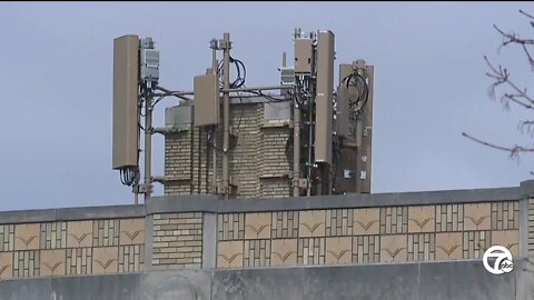 Wyandotte parents sound off to school board over 5G cell tower at elementary school