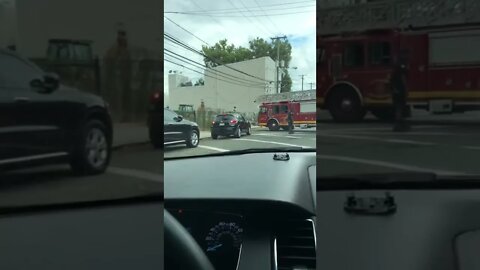 Estacionando o carro em área proibida!
