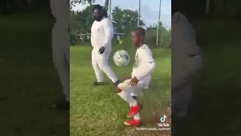 Je Cameroun 🇨🇲 a bcp de jeunes talentueux Football ⚽ Flore De Lille Veuve Joyeuse Boblee Show Amour