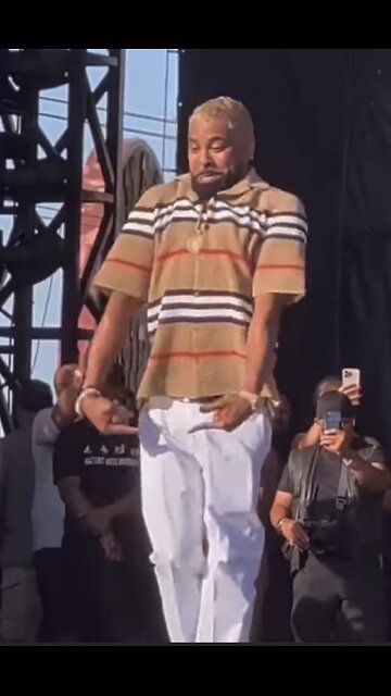 Ginuwine Still Out Here Tweakin Now With the Bobblehead Jig