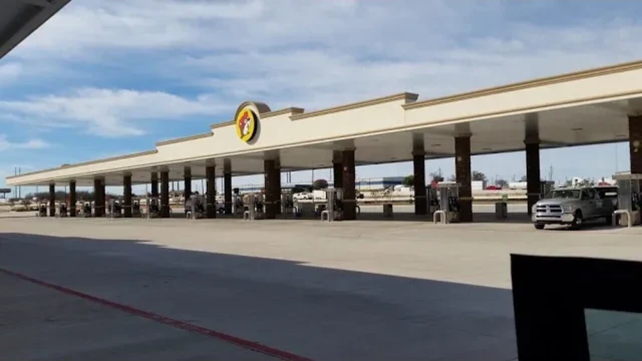 BUC-EE'S STORE SHOW WALK AROUND/TOUR! IF YOU NEVER BEEN HERE WATCH THIS VIDEO!