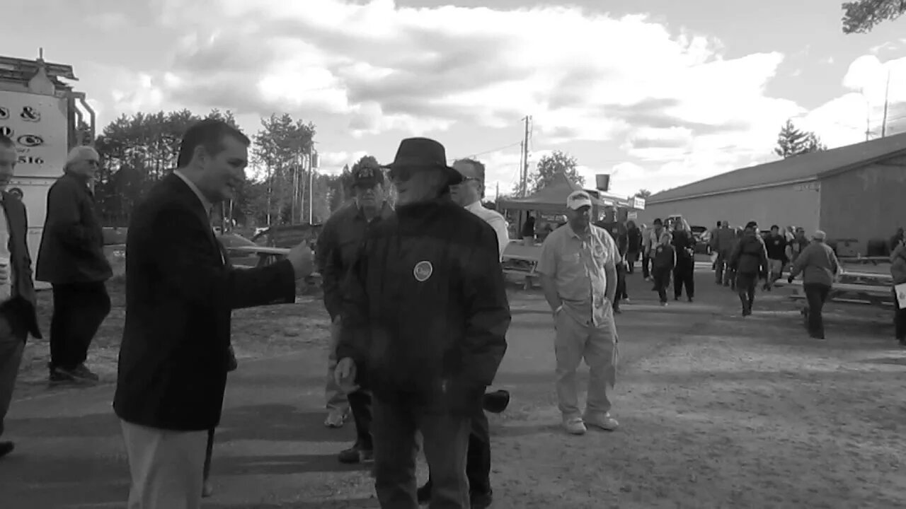 ted Cruz arrives at the 603 alliance caucus