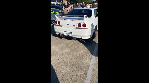 R33 GTR turns up