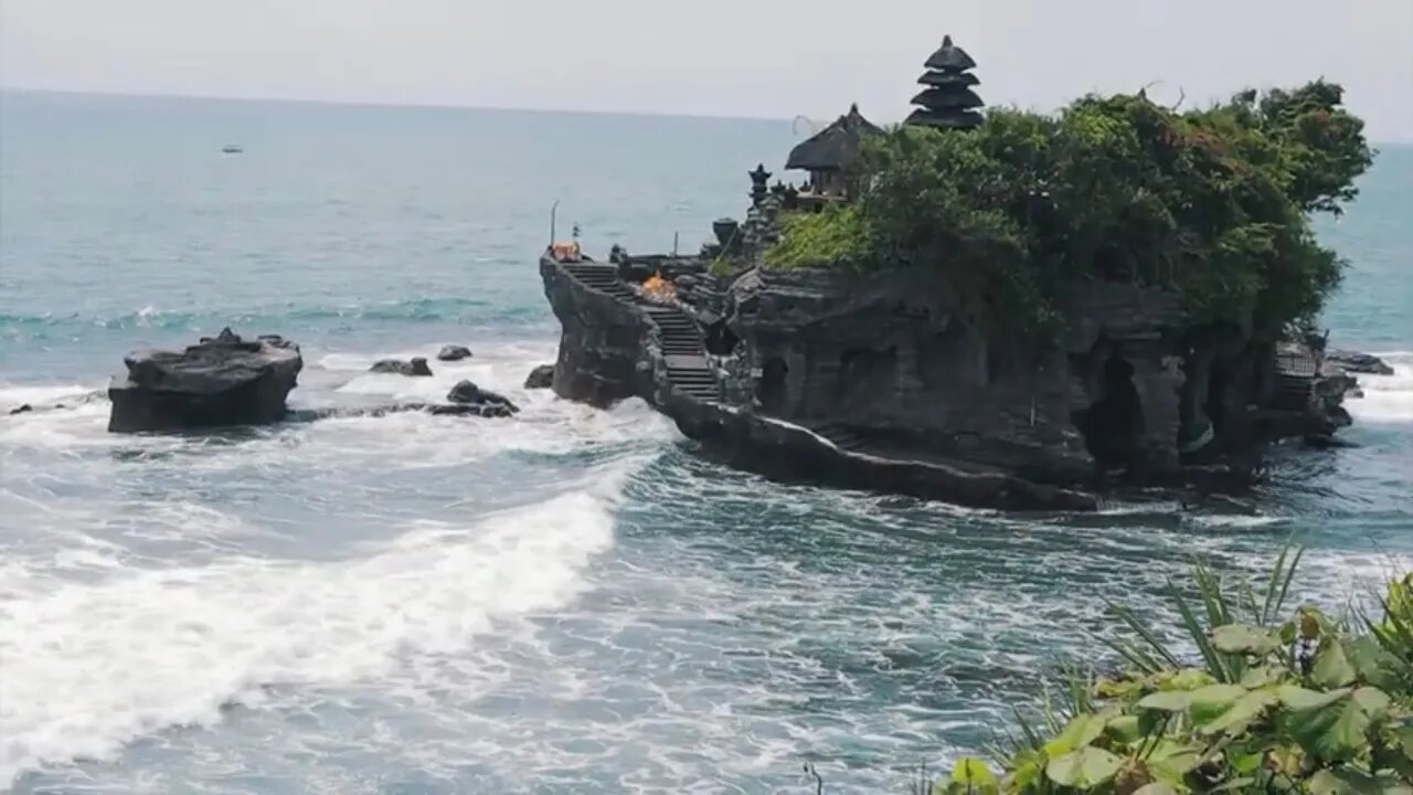 Tanah Lot, Only Hindu may enter this temple!