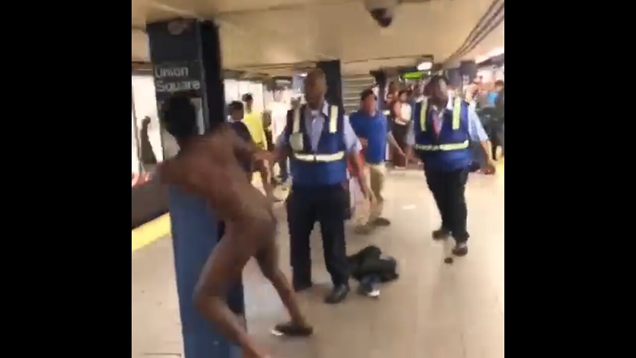 Naked Man Goes Crazy In NYC Subway