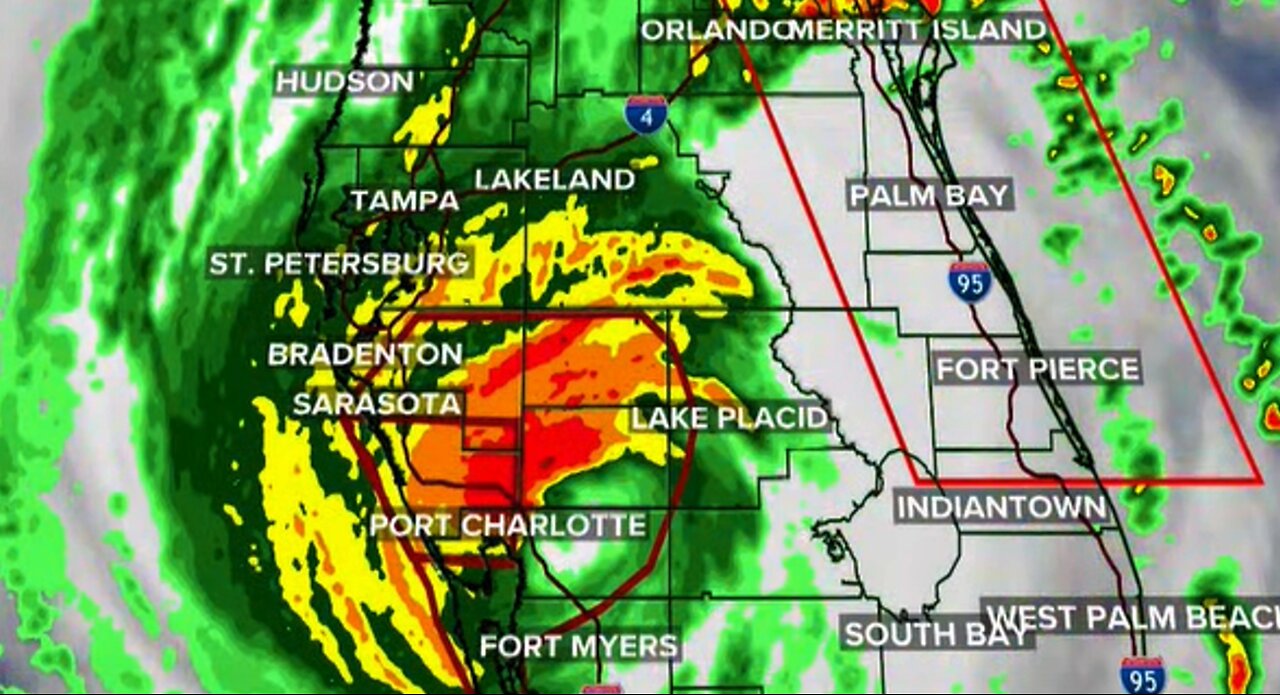 El poderoso huracán IAN toca tierra en Florida generando grandes inundaciones y destrucción