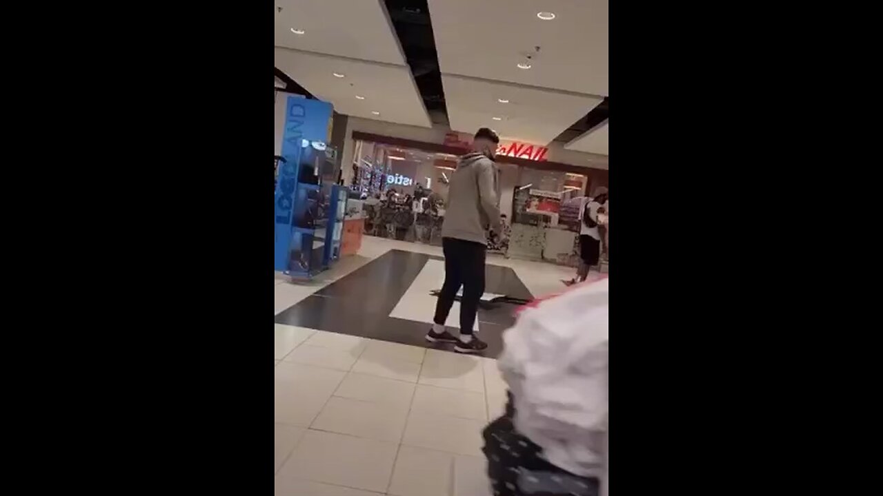 A casual work in the oppositions mall 🤣🤦♀️