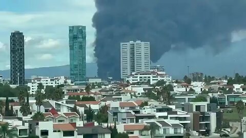 The governor has ordered evacuations due to a large commercial fire in San Gregorio Atzompa