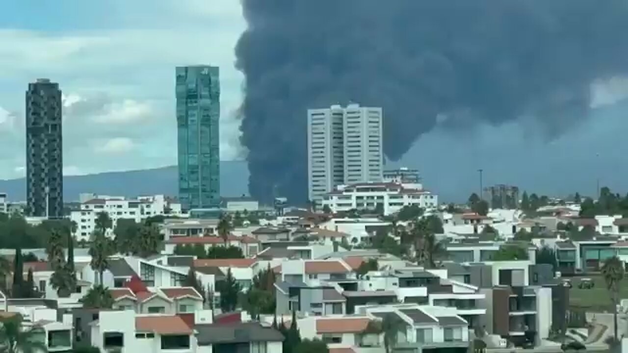 The governor has ordered evacuations due to a large commercial fire in San Gregorio Atzompa