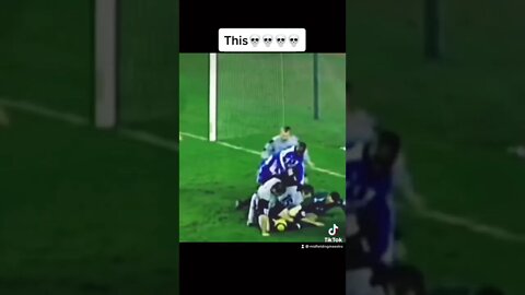 Hit 👍 & SUBSCRIBE for more ⚽️ 🏀 🏈 ⚾️ 🎾 🏐 🏉 🎱What is going on here😂 #football #footballfails