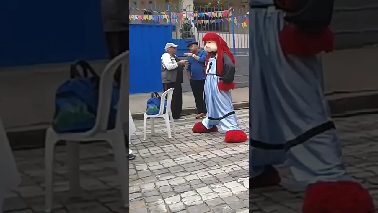 DANÇANDO NA PRAÇA COM FOFÃO, PATATI, MINNIE MOUSE E PALHACINHA PARA ALEGRIA DAS CRIANÇAS, LIKE