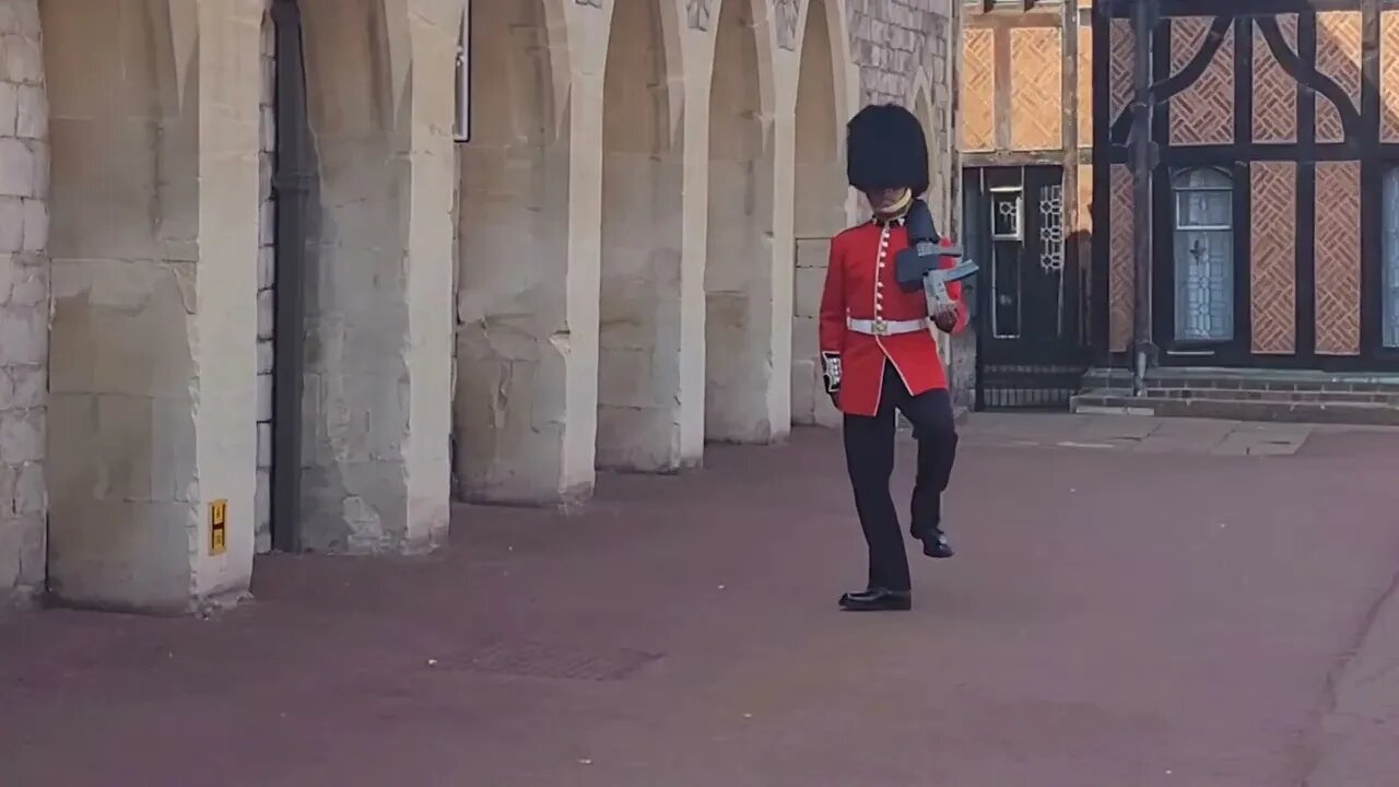 Windsor castle Guards has sliding moves #windsorcastle