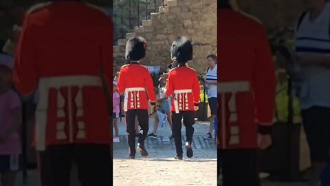 make way tourist sittings down #toweroflondon