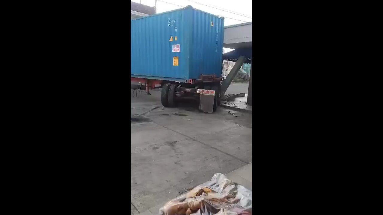 CRAZY TRUCK DRIVER!