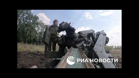 Russian Crews Hammering Ukrainian Positions With One Of The Biggest artillery Mounts 203mm "Malka"