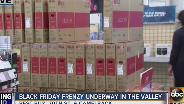 Door open on Thanksgiving Day for shoppers