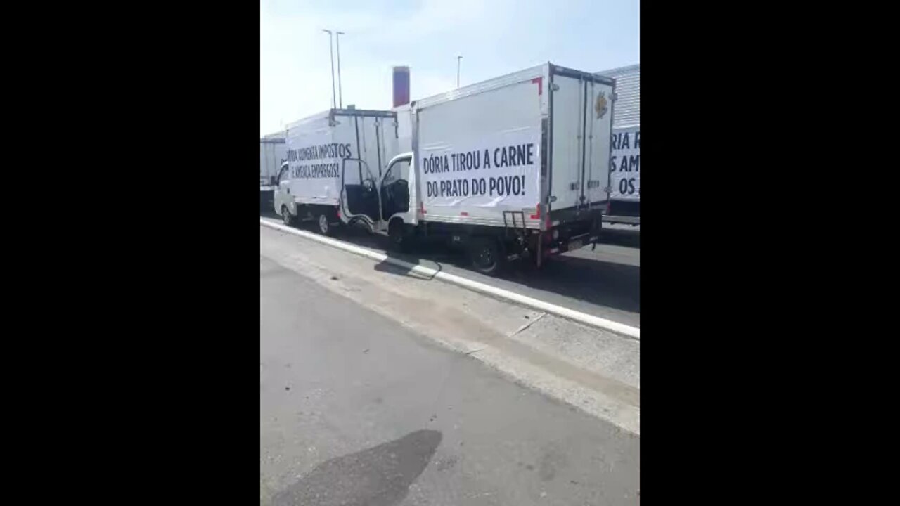 URGENTE! Caminhoneiros realizam protesto em São Paulo contra aumento de imposto na gestão Doria