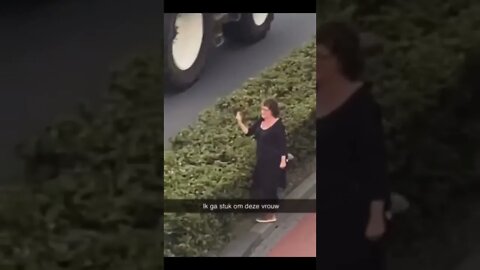 We've found the one person not happy with the Dutch farmers 😂