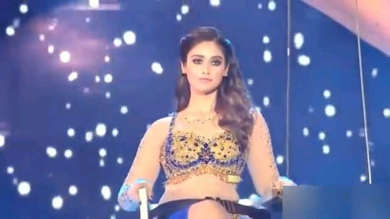 ileana d'cruz |Raske Qamar Song live dance