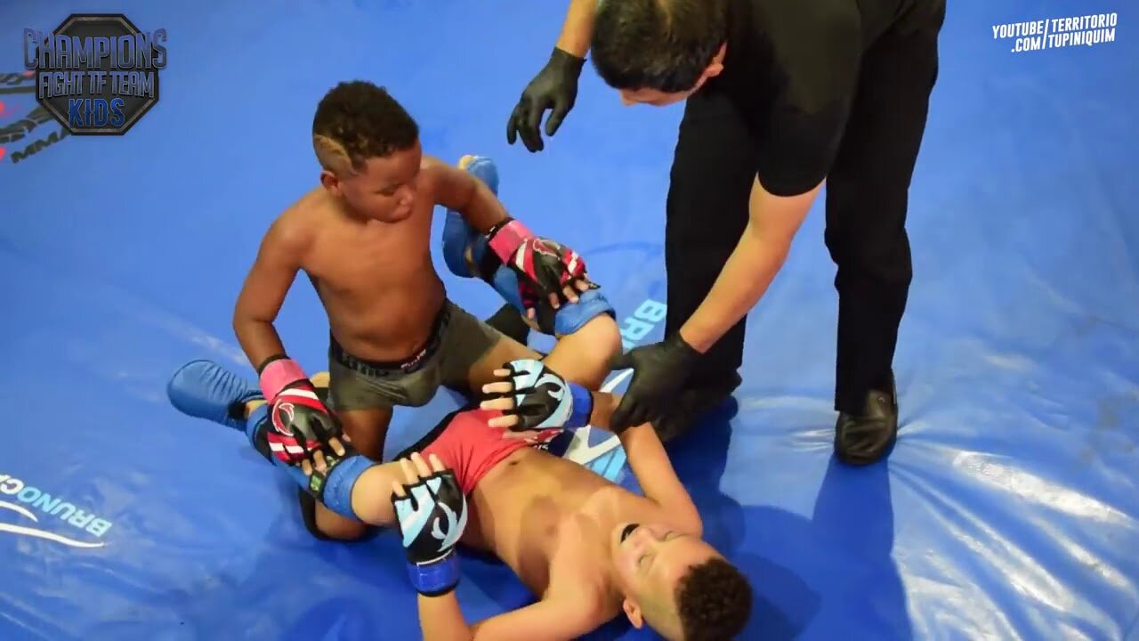 [MMA Kids] Tayson vs Bryan Lee - Champions Fight Kids