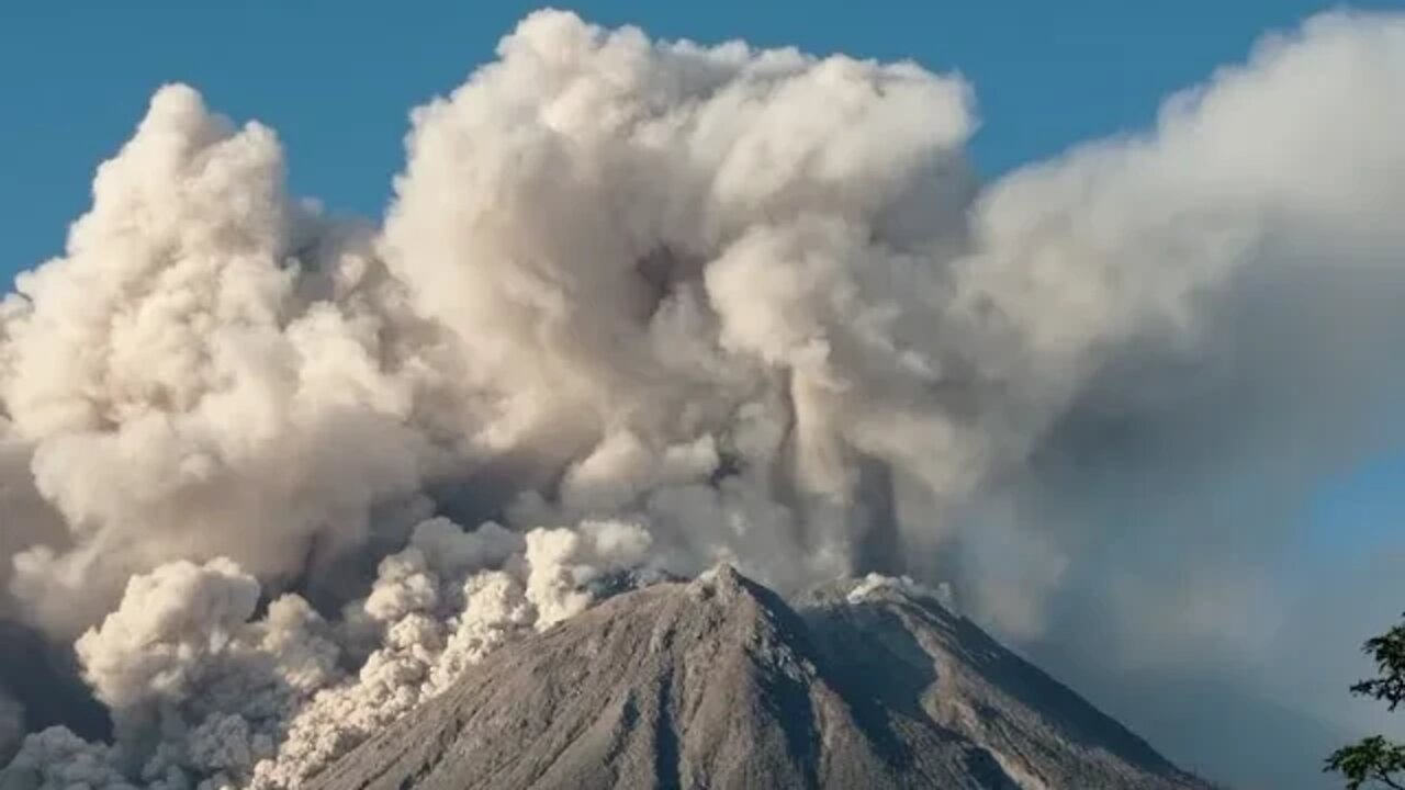 A NATUREZA ESTÁ NERVOSA-VULCÃO NA NICARÁGUA ACORDA