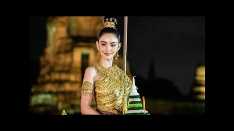 🥰Davika Hoorne in Beautiful Thailand traditional dress.