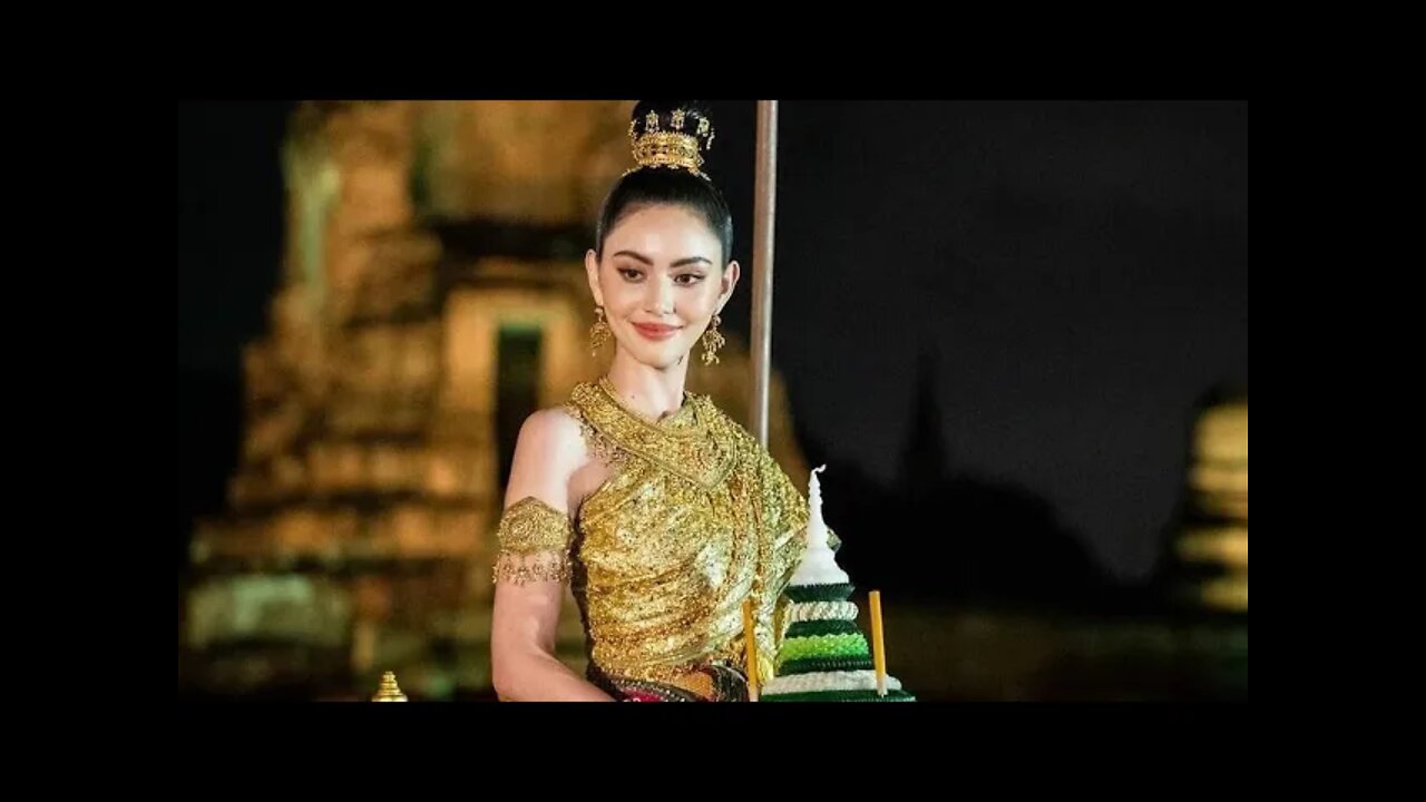 🥰Davika Hoorne in Beautiful Thailand traditional dress.