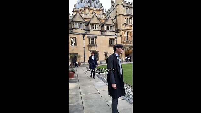 first dinner at brasenose with my fellow freshers 💛🖤