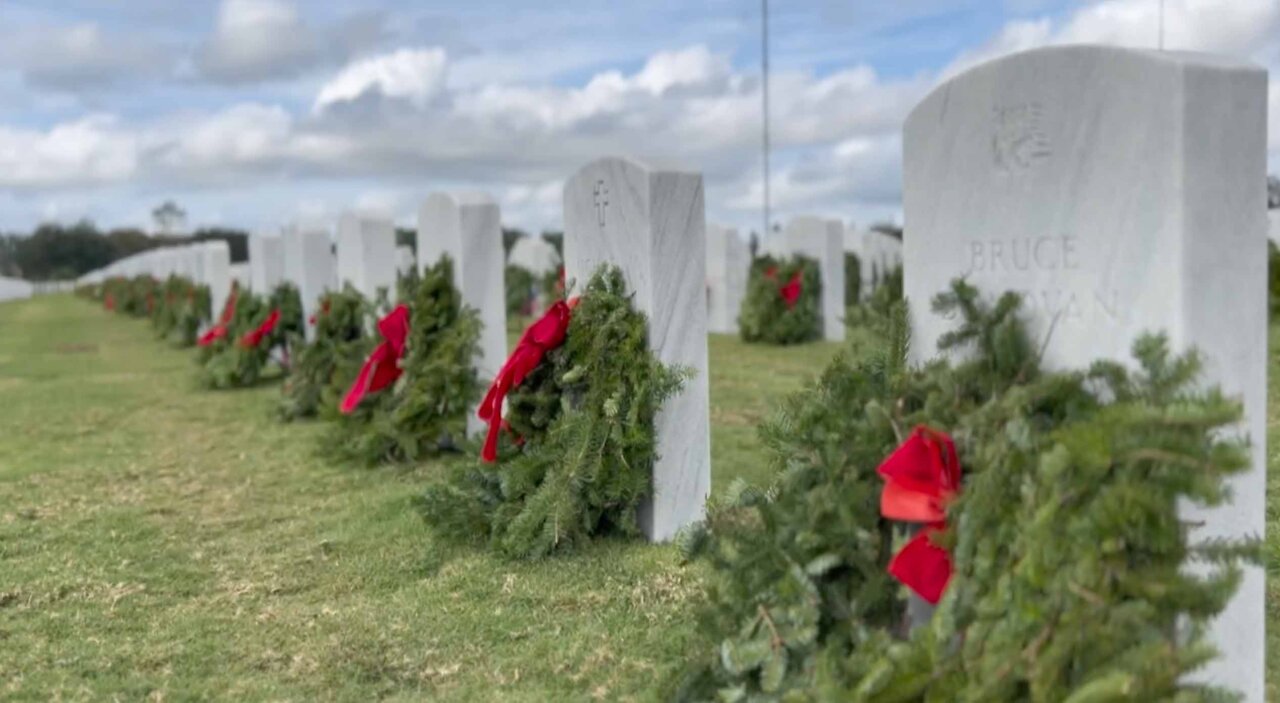 Volunteers honor veterans during Wreaths Across America event in Palm Beach County