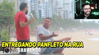 PLAYHARD REAGINDO ENTREGANDO PANFLETO NA RUA E RECLAMANDO COM QUEM JOGOU FORA | SemZero