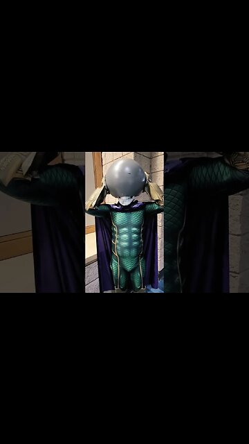 Mysterio graces us with his presence | Tampa Comic Con